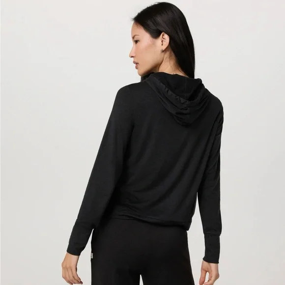 Vuori Halo Essential Hoodie in black heather size small - Picture 2 of 8